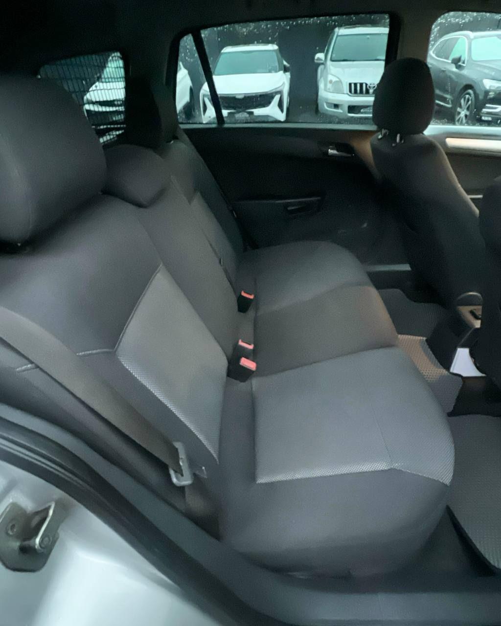 Opel Astra H · Рестайлинг , 2009 г., механика, дизель - фото 11