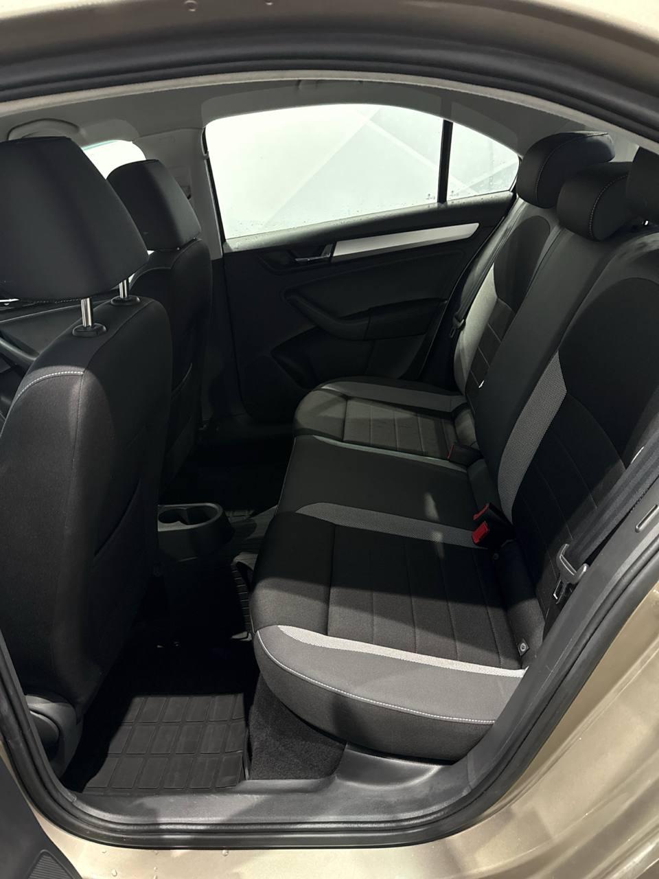 Skoda Rapid I · Рестайлинг , 2018 г., механика, бензин - фото 14