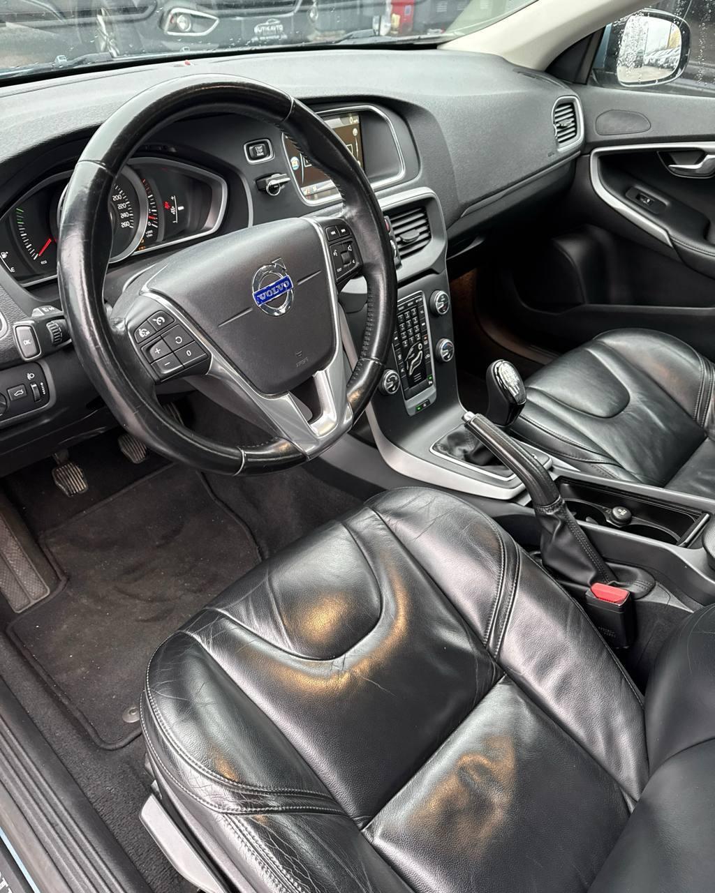 Volvo V40 II , 2013 г., механика, дизель - фото 9