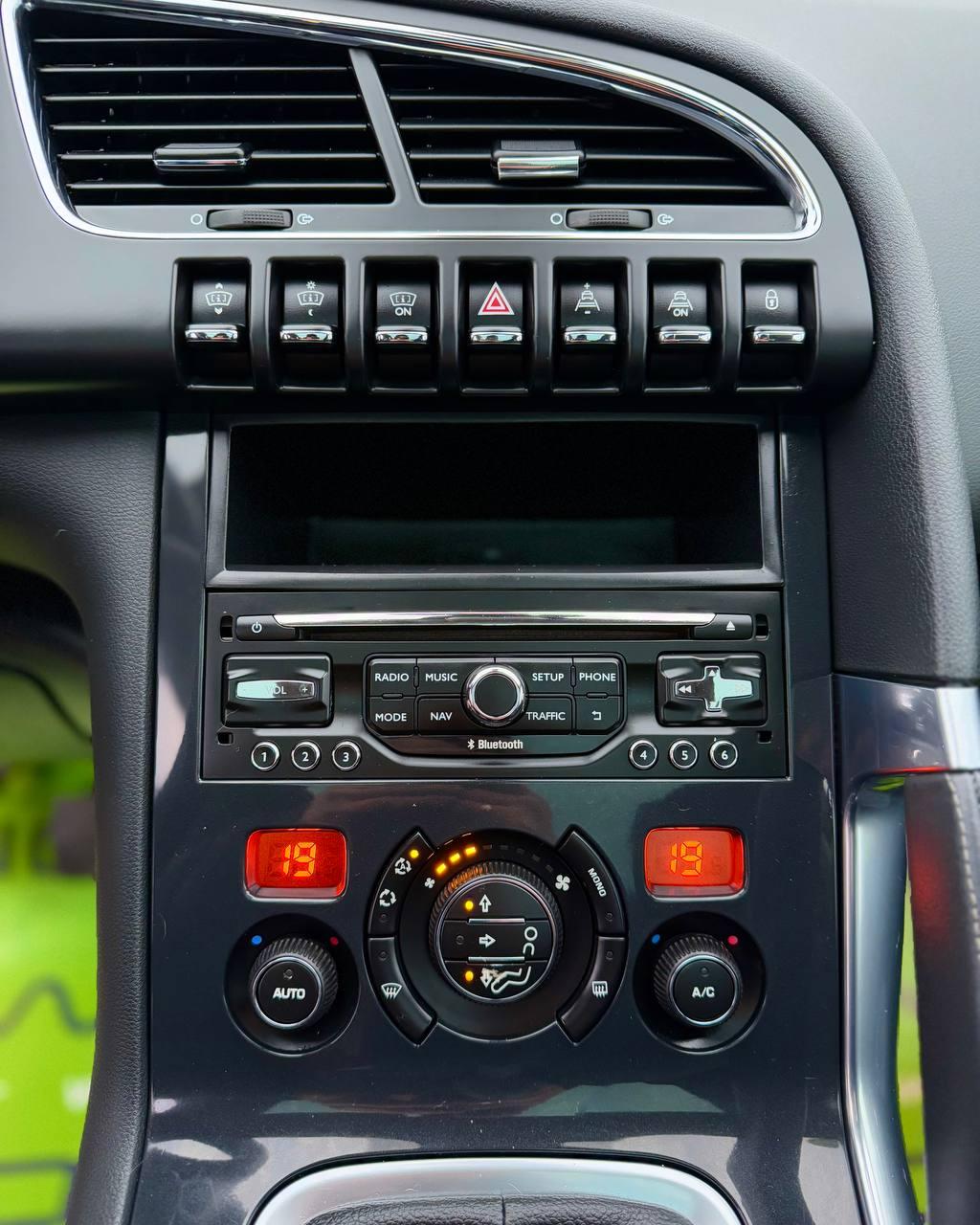 Peugeot 3008 I · Рестайлинг , 2014 г., механика, дизель - фото 17