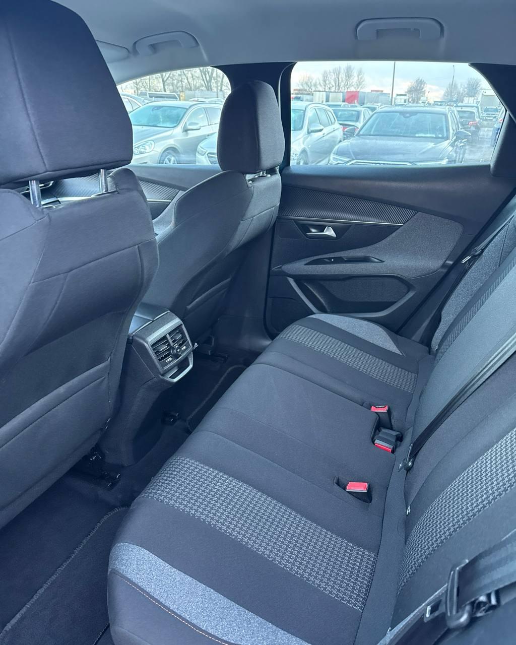 Peugeot 3008 II · Рестайлинг , 2021 г., механика, бензин - фото 11