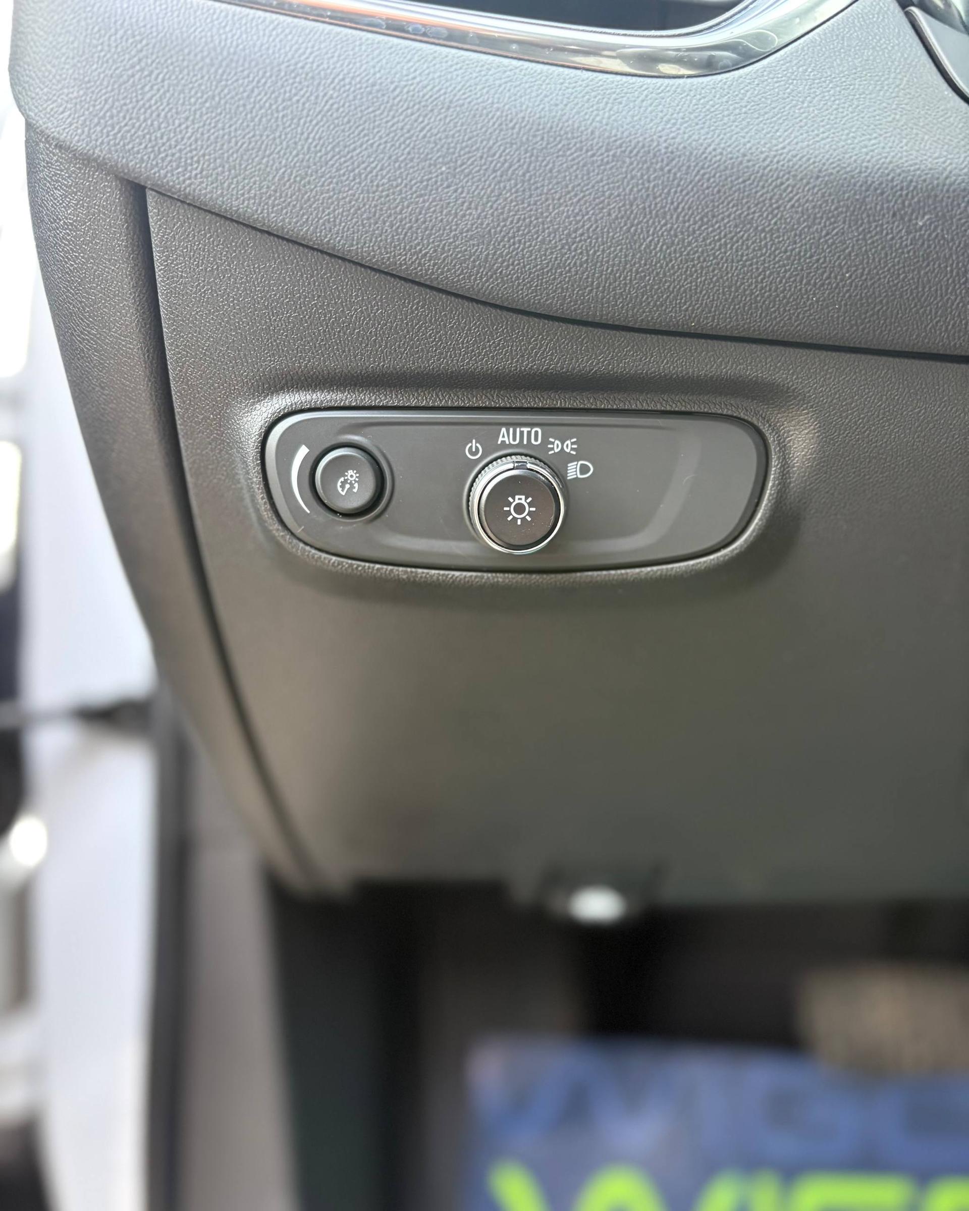 Chevrolet Equinox III · Рестайлинг , 2022 г., автомат, бензин - фото 19