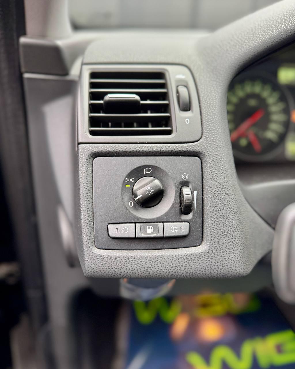 Volvo V50 I · 2-й рестайлинг , 2011 г., механика, дизель - фото 16