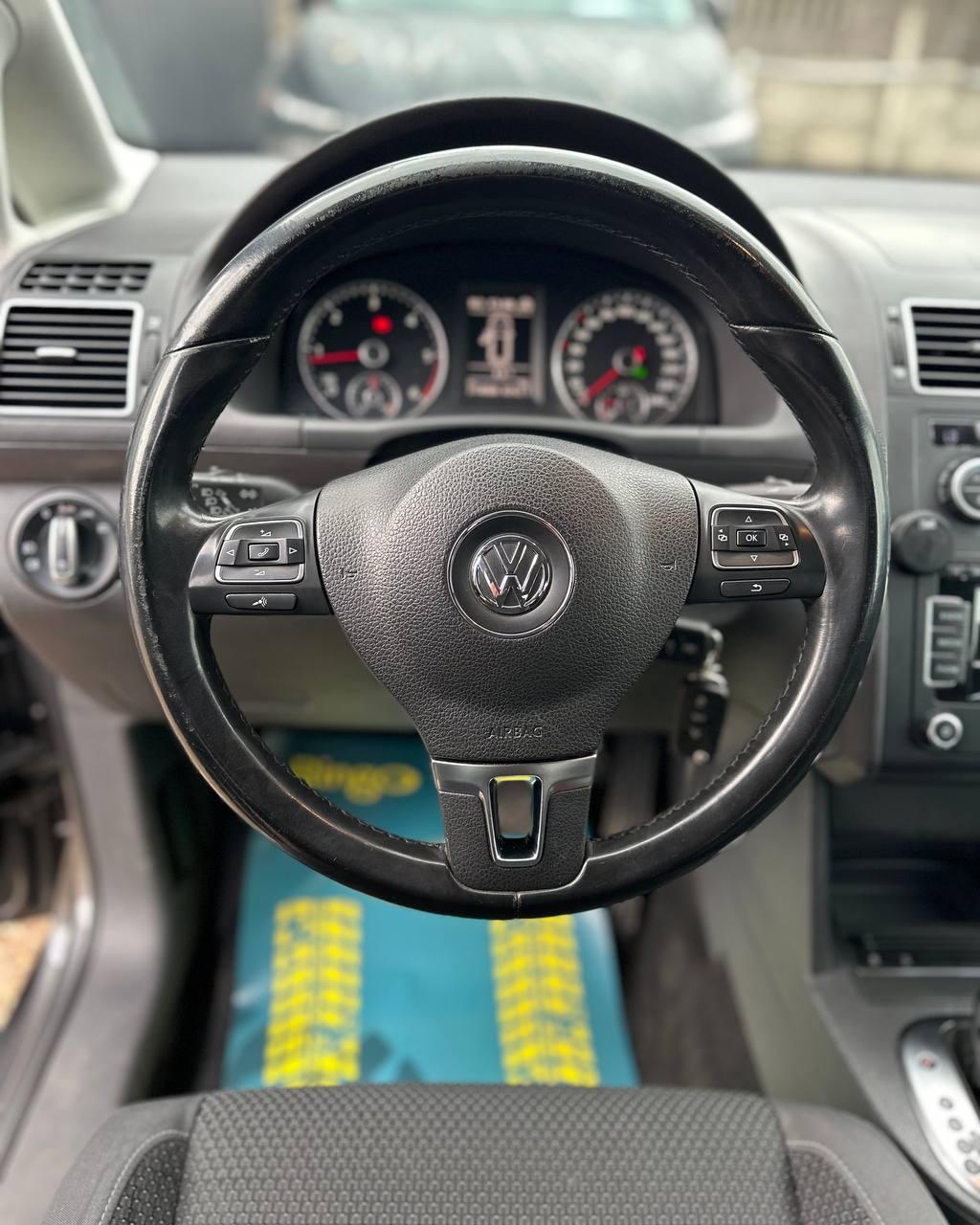 Volkswagen Touran I · 2-й рестайлинг , 2014 г., робот, дизель - фото 11