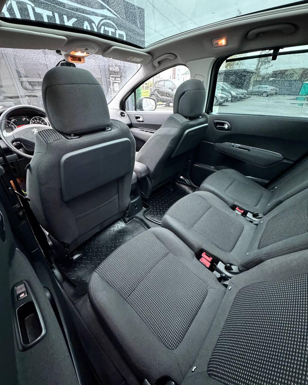 Peugeot 5008 I · Рестайлинг , 2015 г., механика, дизель - фото 11