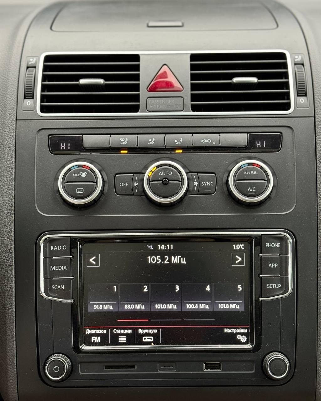 Volkswagen Touran I · 2-й рестайлинг , 2013 г., робот, дизель - фото 16