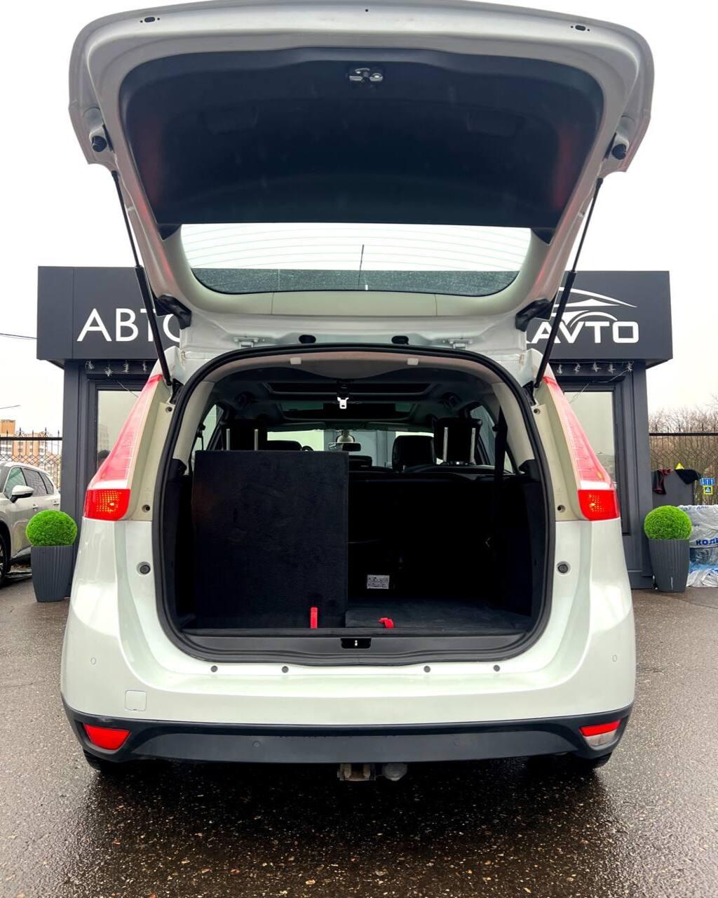 Renault Grand Scenic III · 2-й рестайлинг , 2013 г., механика, дизель - фото 14