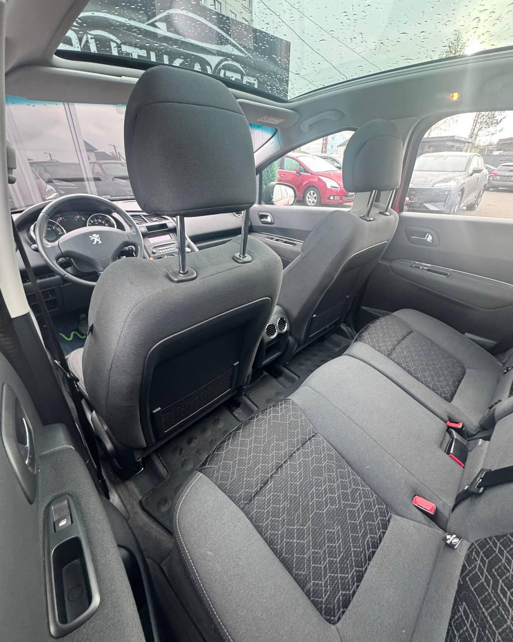 Peugeot 3008 I · Рестайлинг , 2015 г., механика, дизель - фото 11