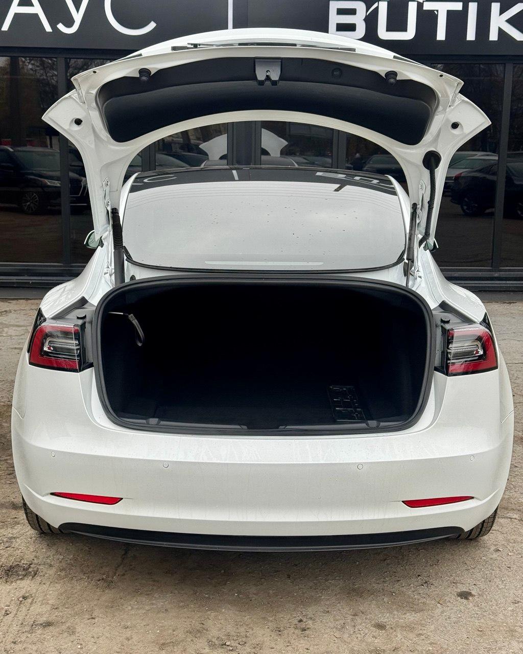 Tesla Model 3 I · Рестайлинг , 2022 г., автомат, электро - фото 12