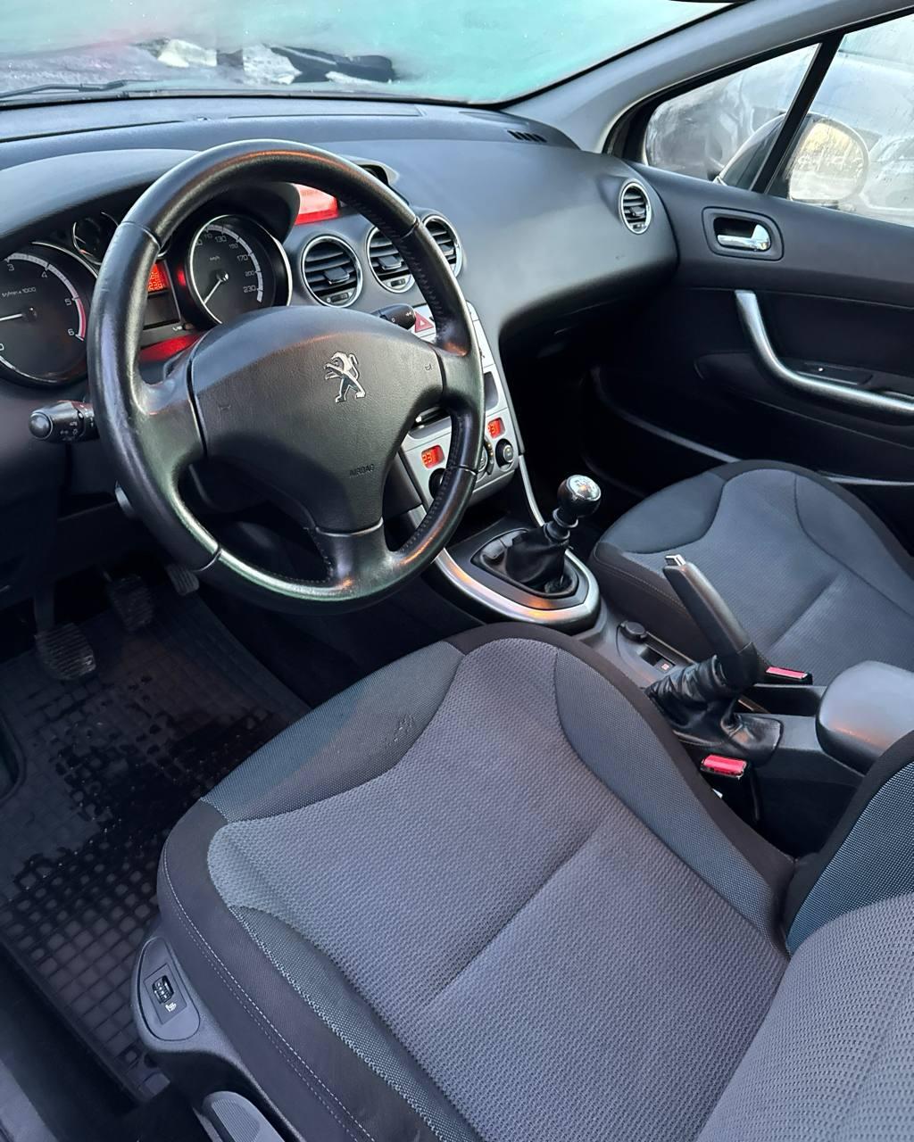 Peugeot 308 T7 · Рестайлинг , 2012 г., механика, дизель - фото 10