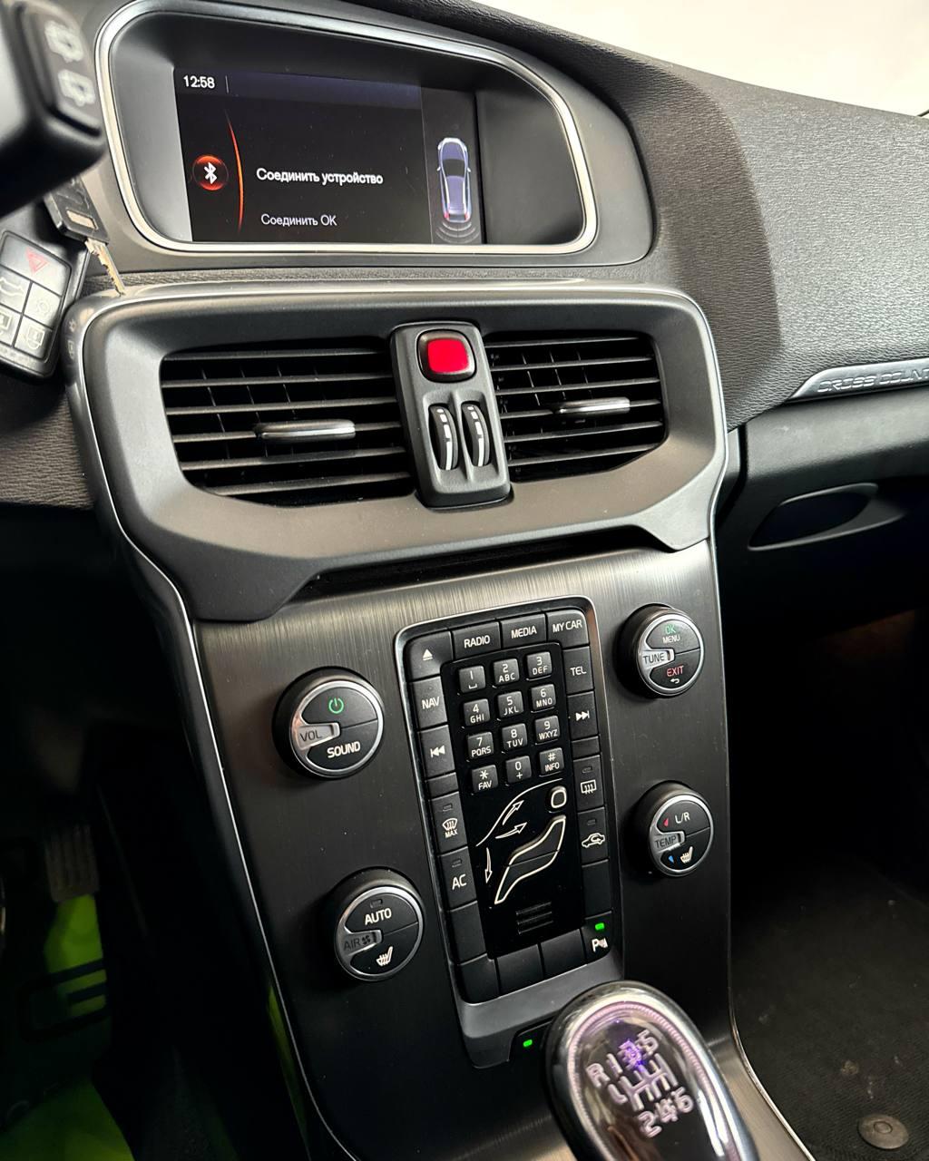 Volvo V40 Cross Country I , 2014 г., механика, дизель - фото 12