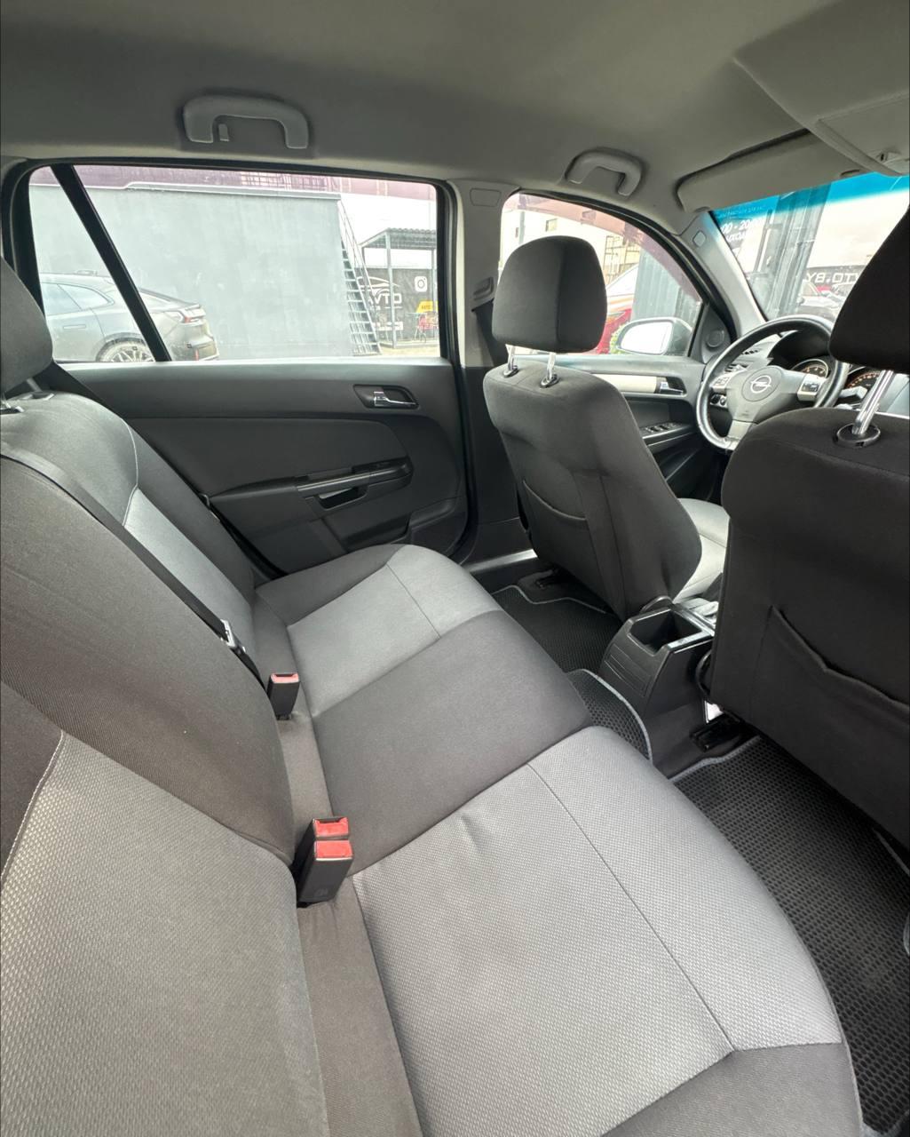 Opel Astra H · Рестайлинг , 2007 г., механика, бензин - фото 11