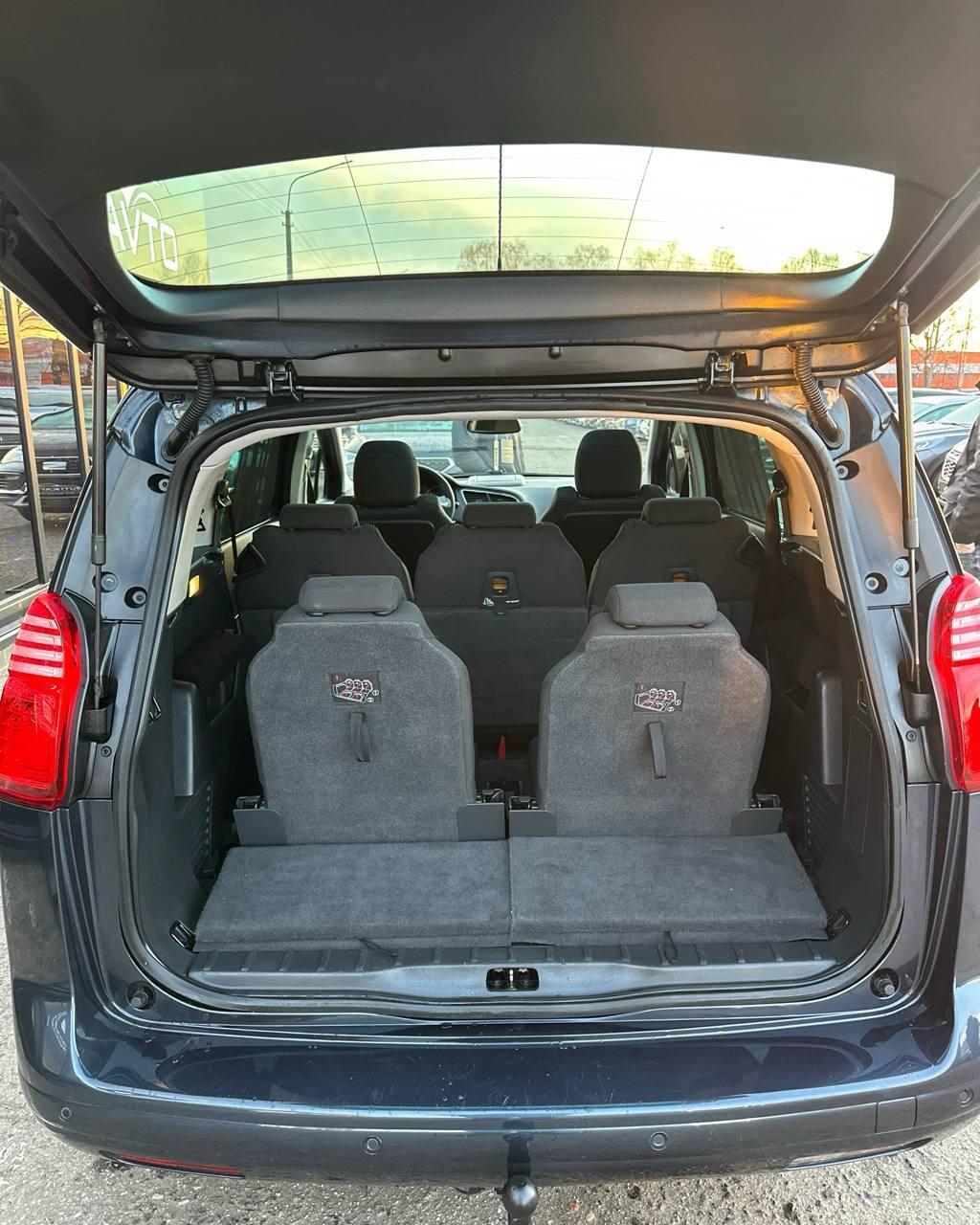 Peugeot 5008 I · Рестайлинг , 2015 г., механика, дизель - фото 12