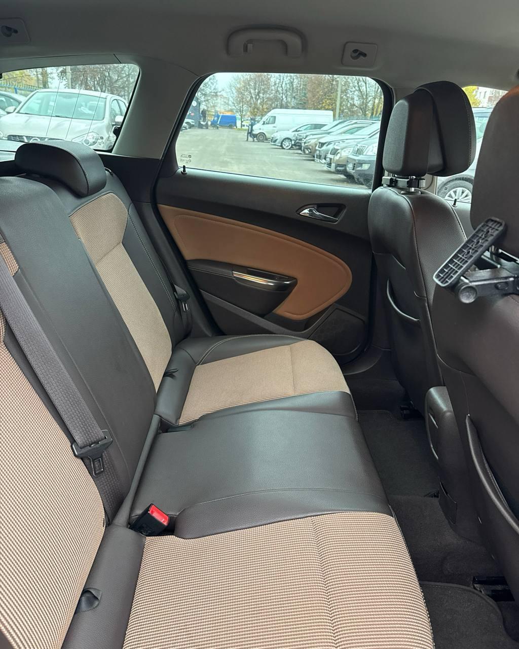 Opel Astra J , 2011 г., механика, дизель  - фото 13