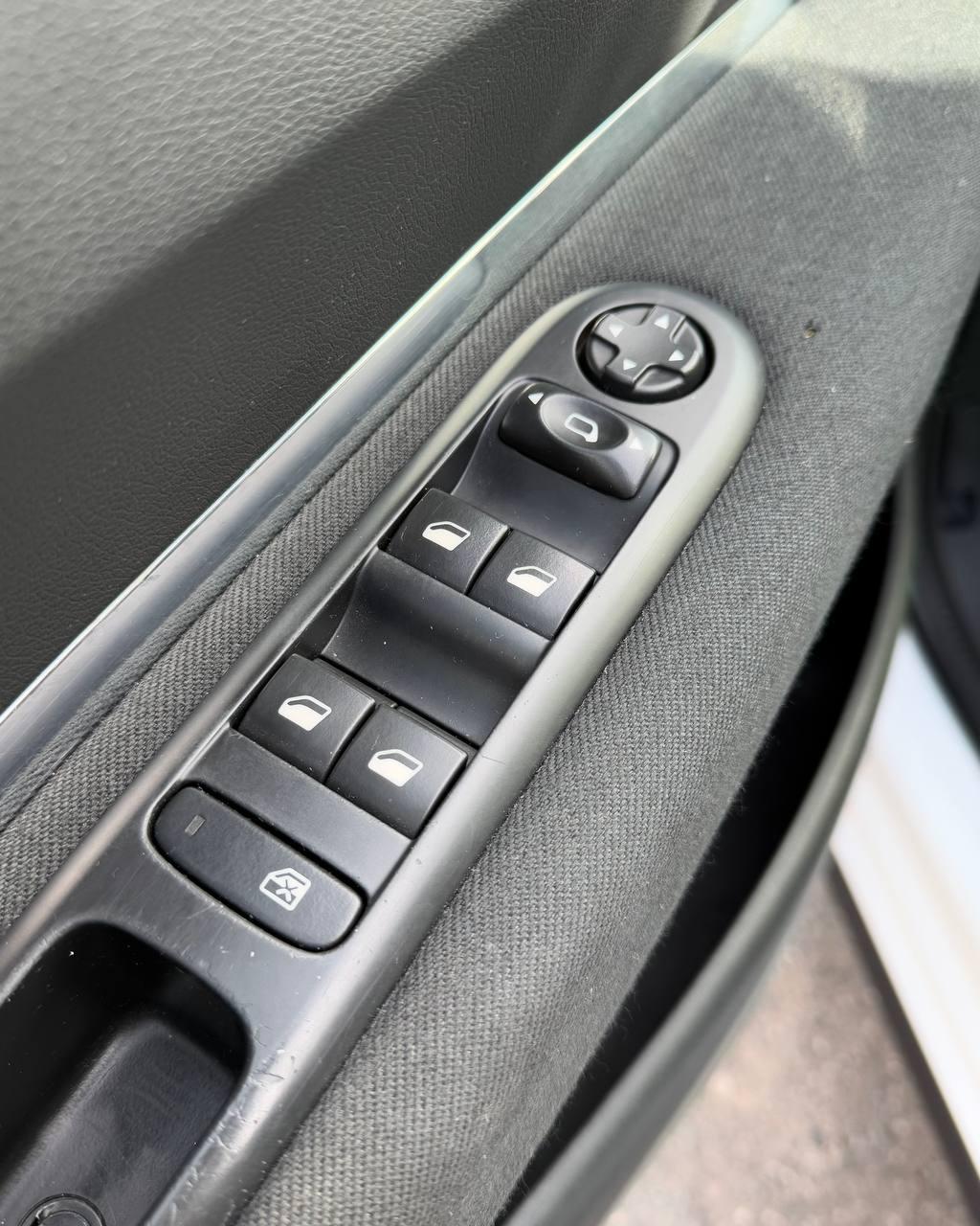 Peugeot 3008 I · Рестайлинг , 2016 г., механика, дизель - фото 15