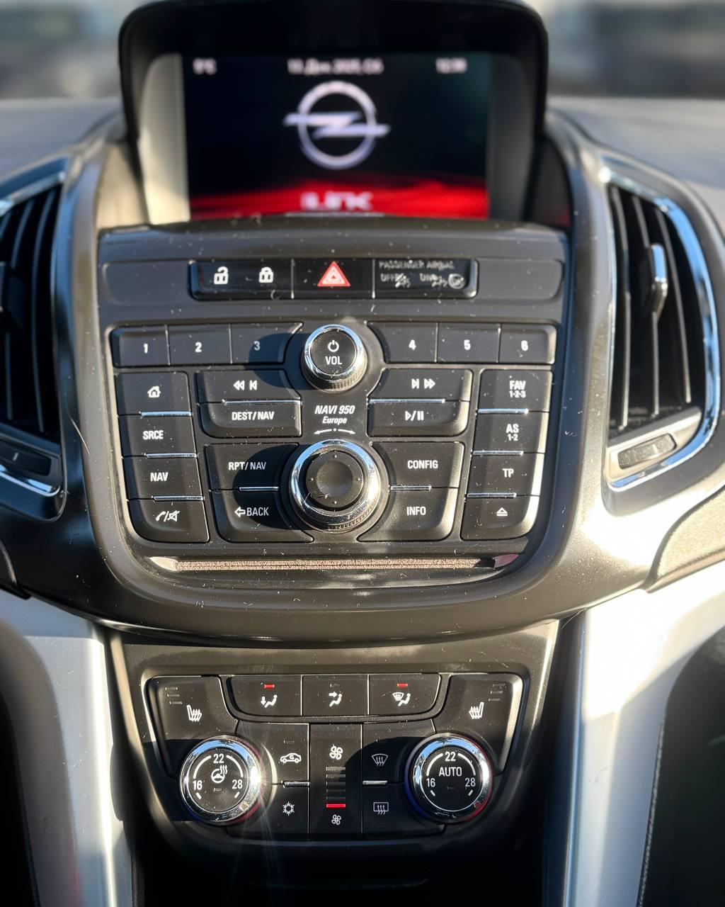 Opel Zafira C , 2015 г., механика, дизель - фото 16