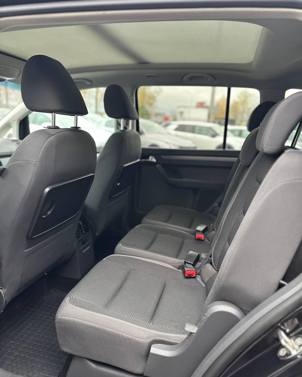 Volkswagen Touran I · 2-й рестайлинг , 2011 г., механика, бензин - фото 8