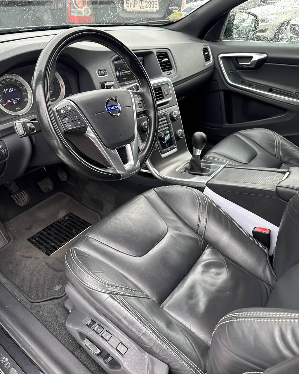 Volvo V60 I , 2011 г., механика, дизель - фото 10