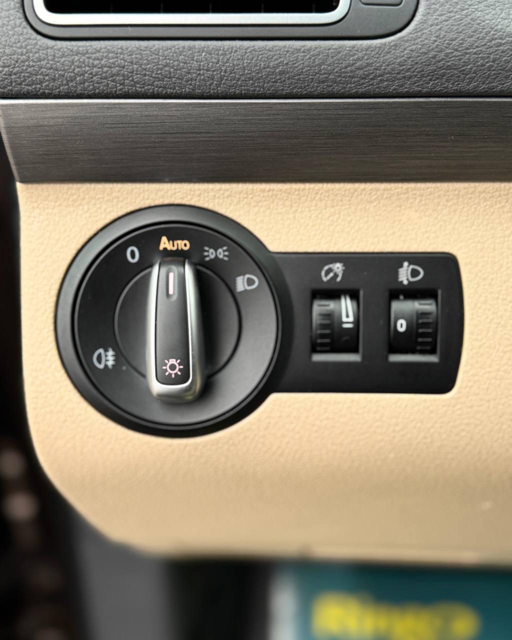 Volkswagen Touran I · 2-й рестайлинг , 2013 г., робот, дизель - фото 19