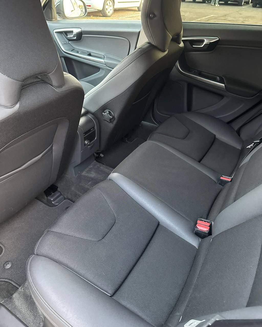 Volvo V60 I · Рестайлинг , 2011 г., механика, дизель - фото 8