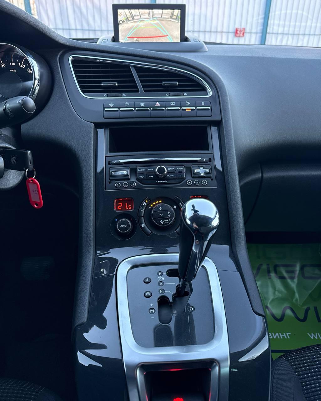 Peugeot 5008 I · Рестайлинг , 2015 г., автомат, дизель - фото 13