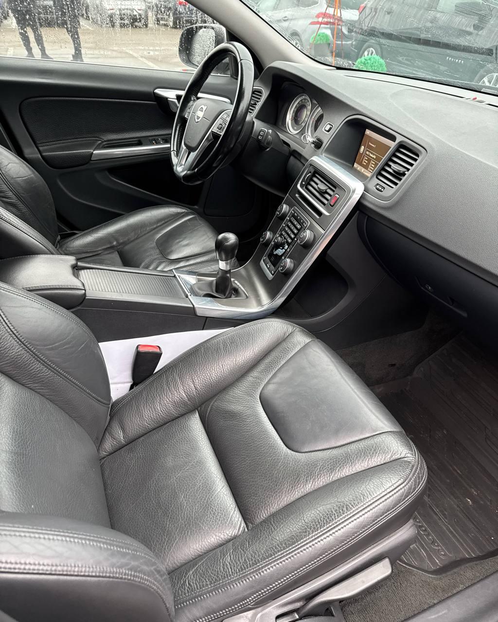 Volvo V60 I , 2011 г., механика, дизель - фото 11