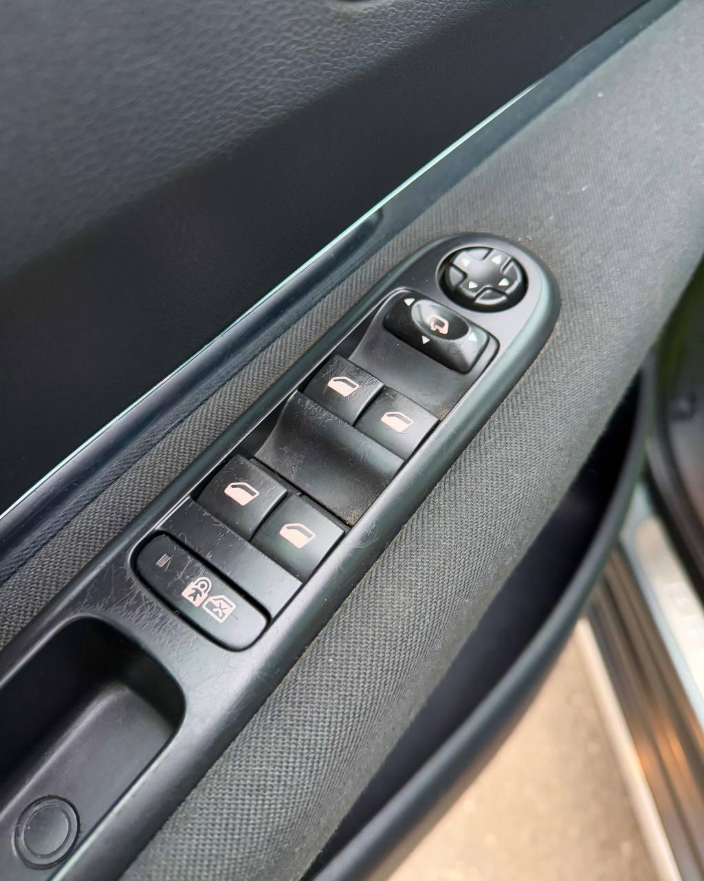 Peugeot 3008 I · Рестайлинг , 2014 г., механика, дизель - фото 9