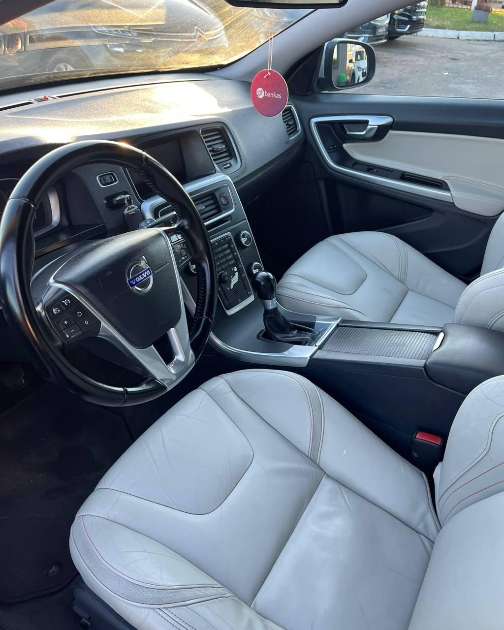 Volvo V60 I · Рестайлинг , 2014 г., механика, дизель - фото 10