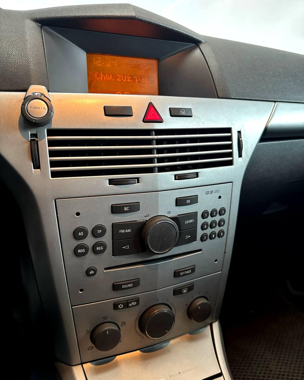 Opel Astra H · Рестайлинг , 2010 г., механика, дизель - фото 12