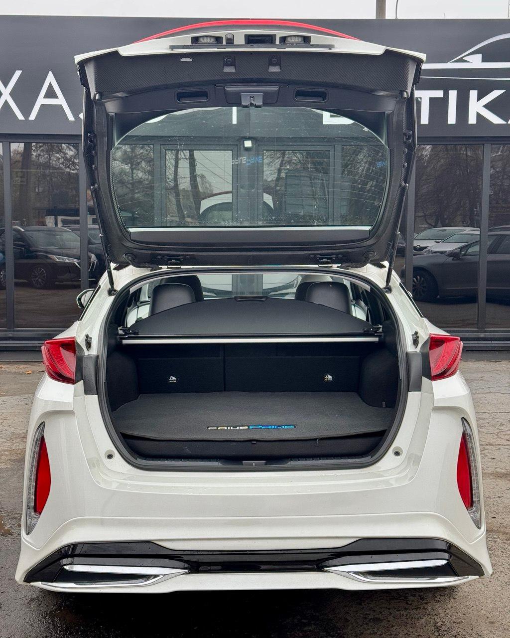 Toyota Prius IV (XW50) · Рестайлинг , 2018 г., вариатор, бензин - фото 12