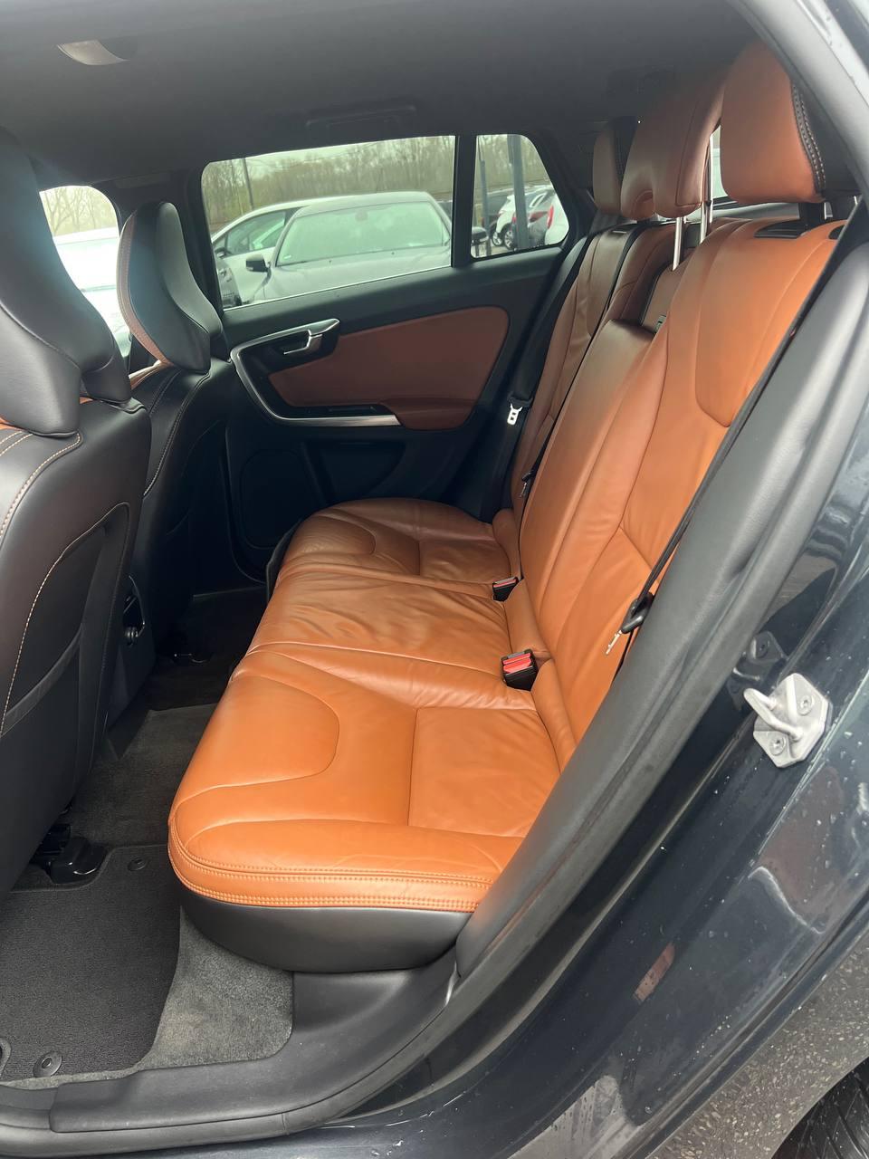 Volvo V60 I · Рестайлинг , 2014 г., механика, дизель - фото 14