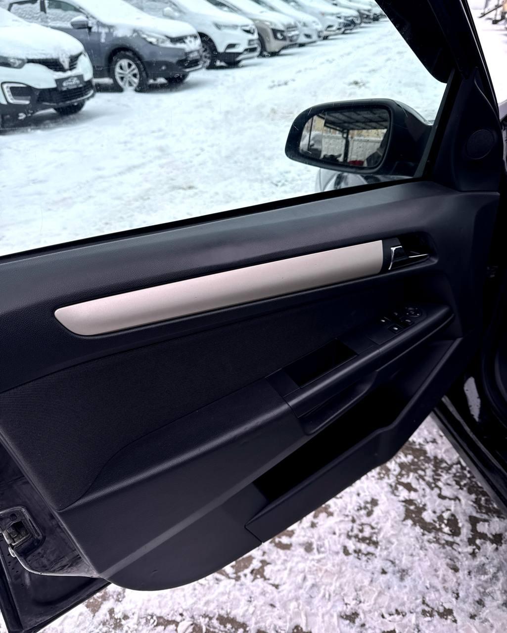 Opel Astra H · Рестайлинг , 2008 г., механика, бензин - фото 9