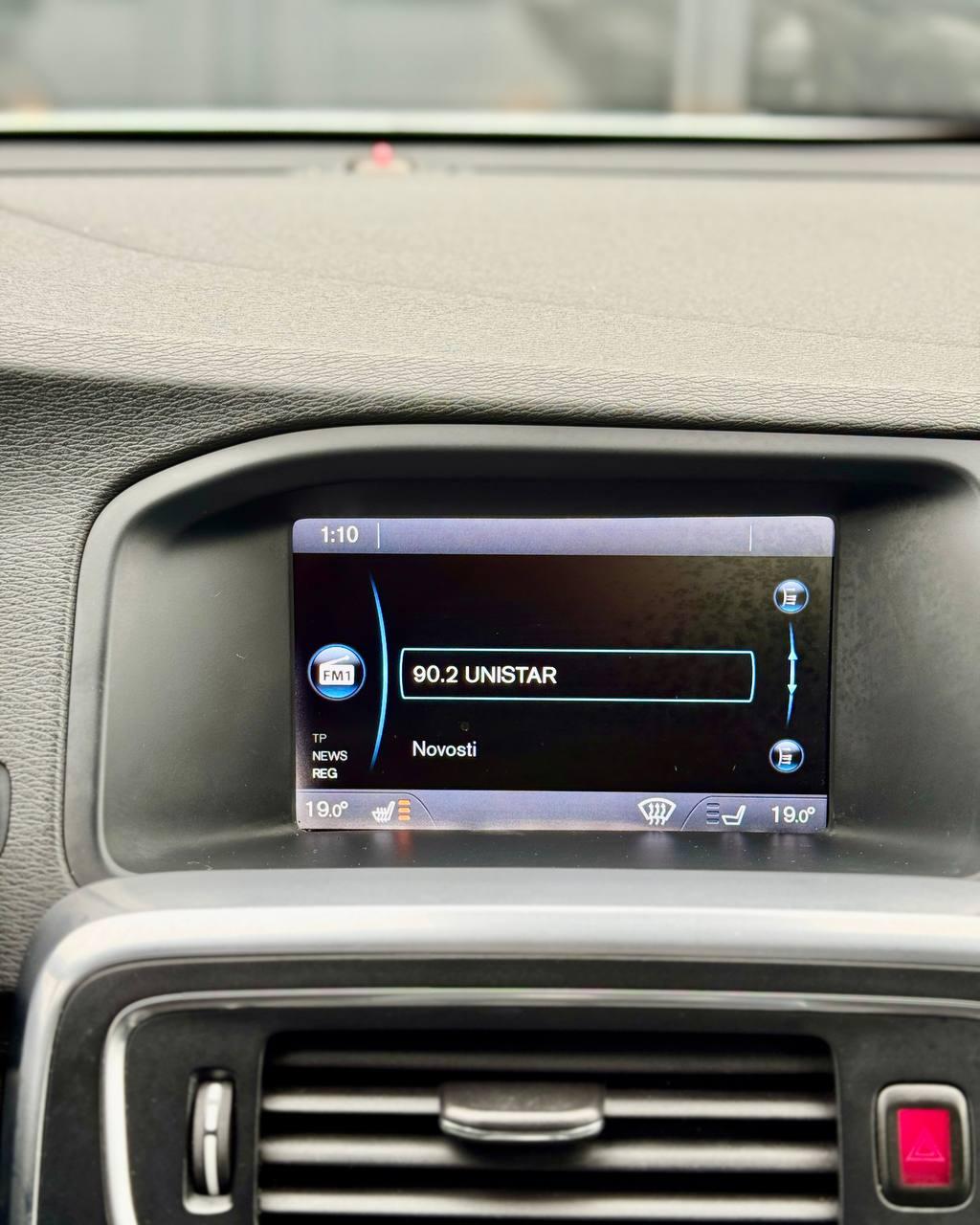 Volvo V60 I , 2012 г., механика, дизель - фото 17