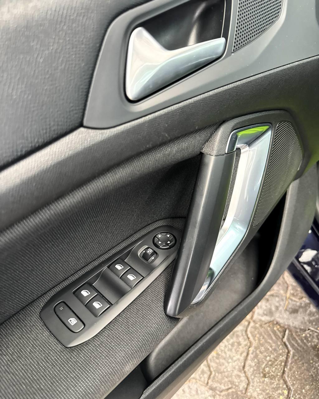 Peugeot 308 T9 · Рестайлинг , 2020 г., механика, бензин - фото 9