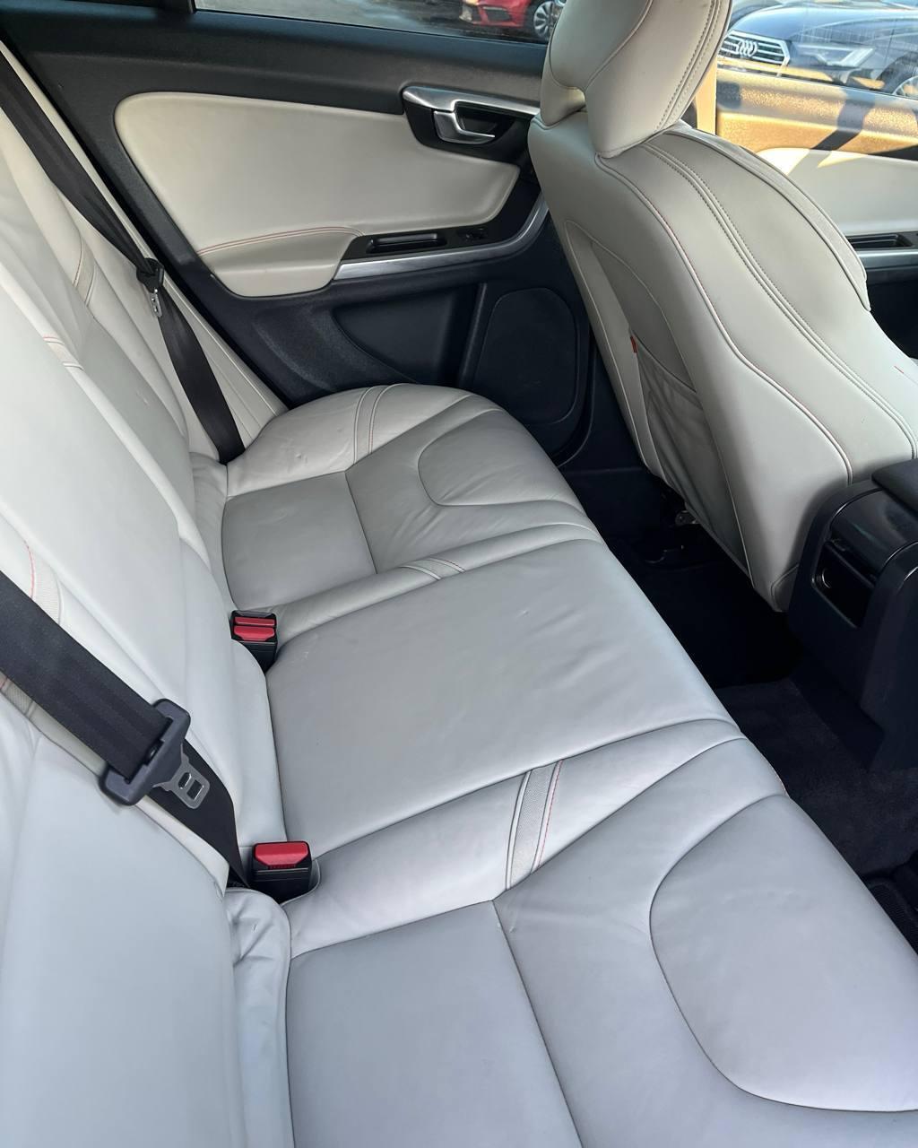 Volvo V60 I · Рестайлинг , 2014 г., механика, дизель - фото 12