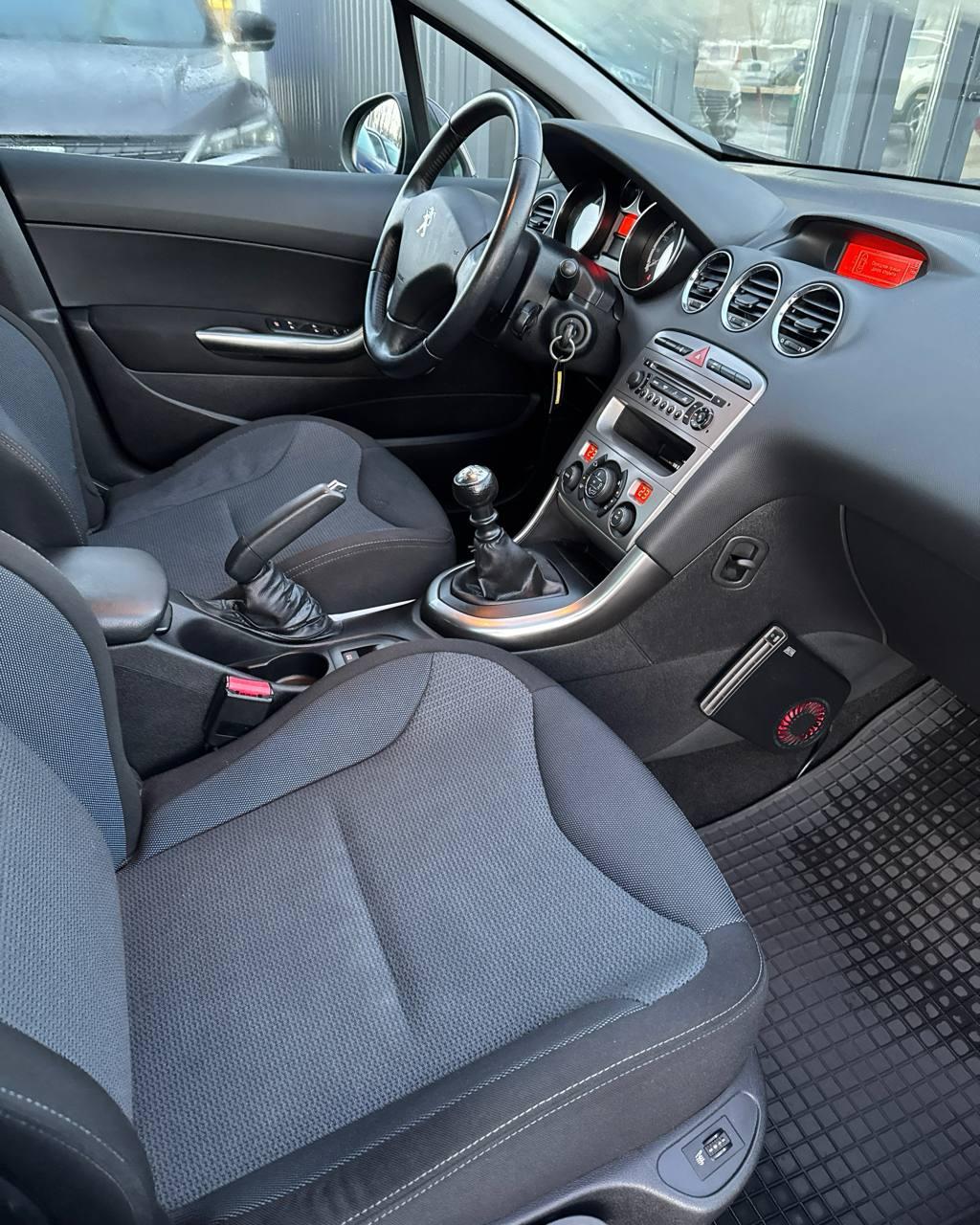 Peugeot 308 T7 · Рестайлинг , 2012 г., механика, дизель - фото 14