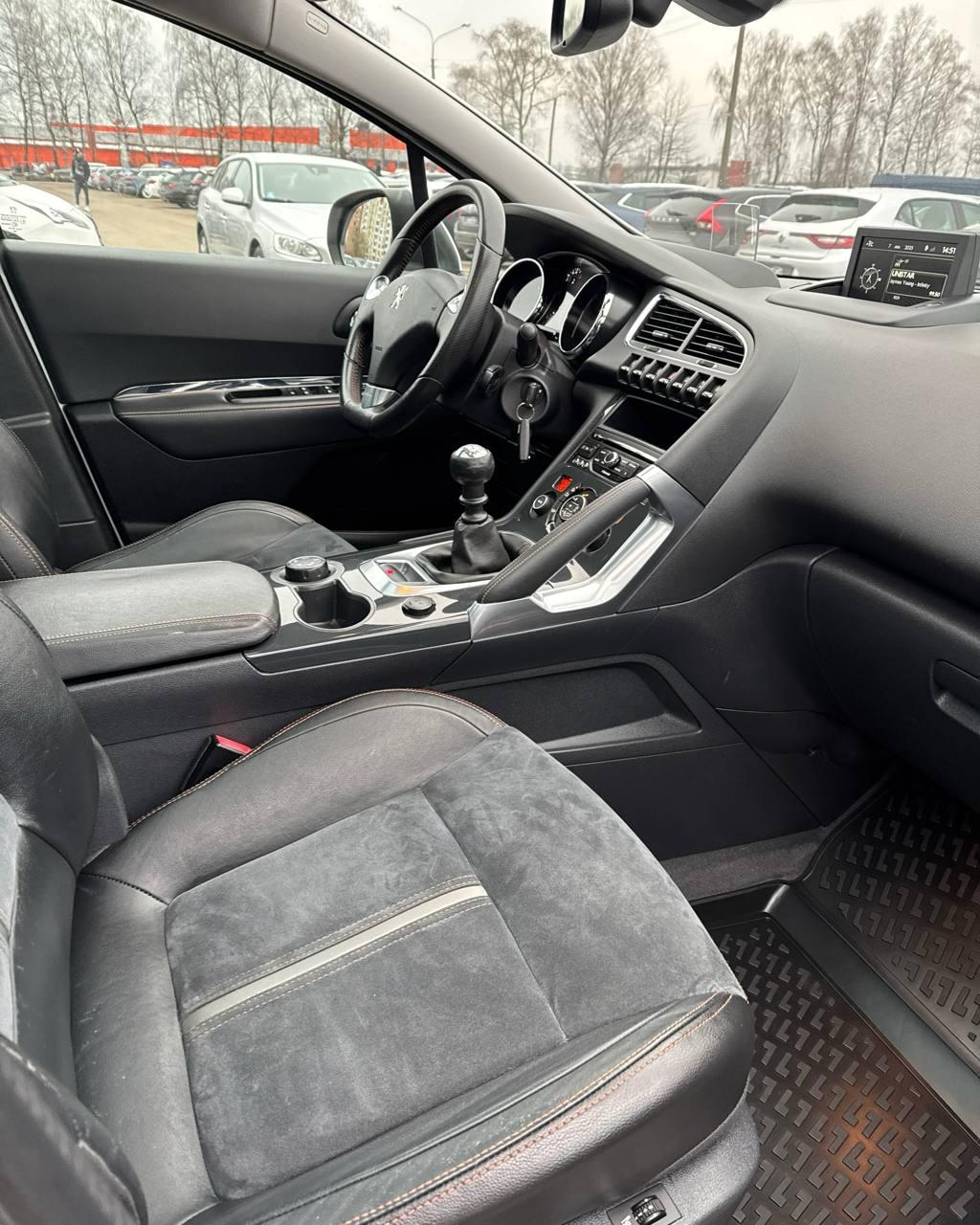 Peugeot 3008 I · Рестайлинг , 2015 г., механика, бензин - фото 13