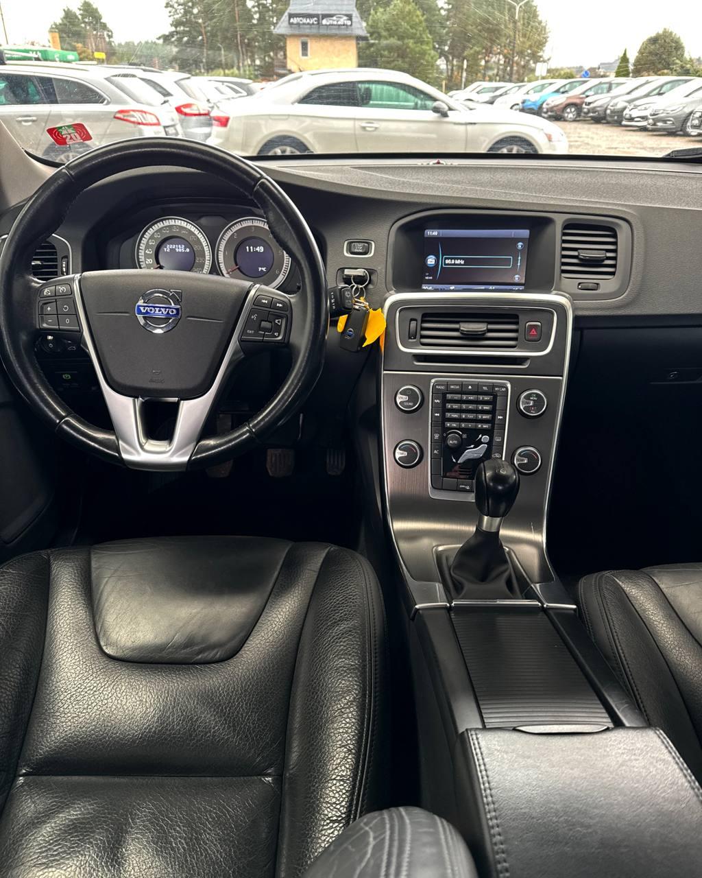 Volvo V60 I , 2011 г., механика, дизель - фото 12