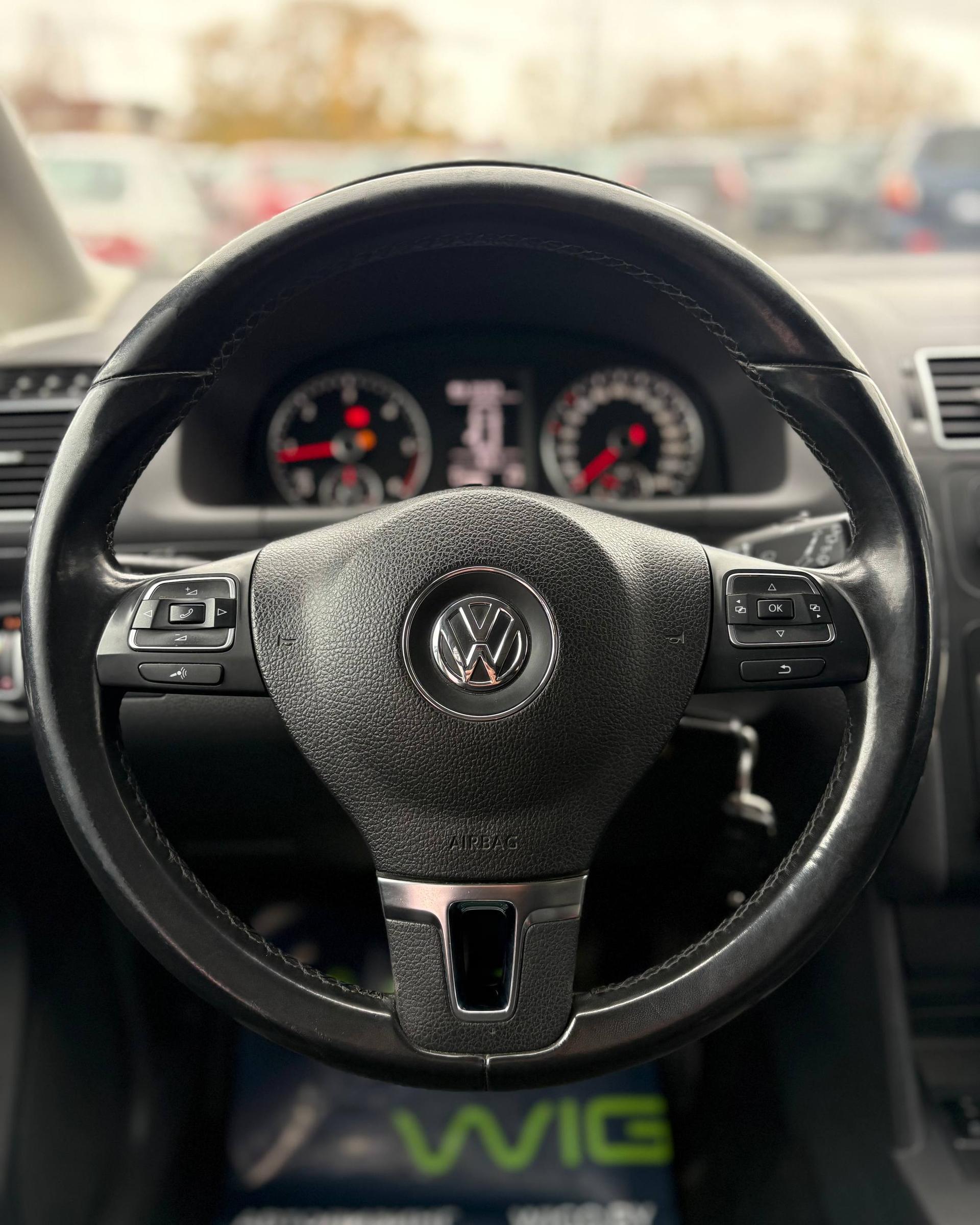 Volkswagen Touran I · 2-й рестайлинг , 2011 г., механика, дизель - фото 15