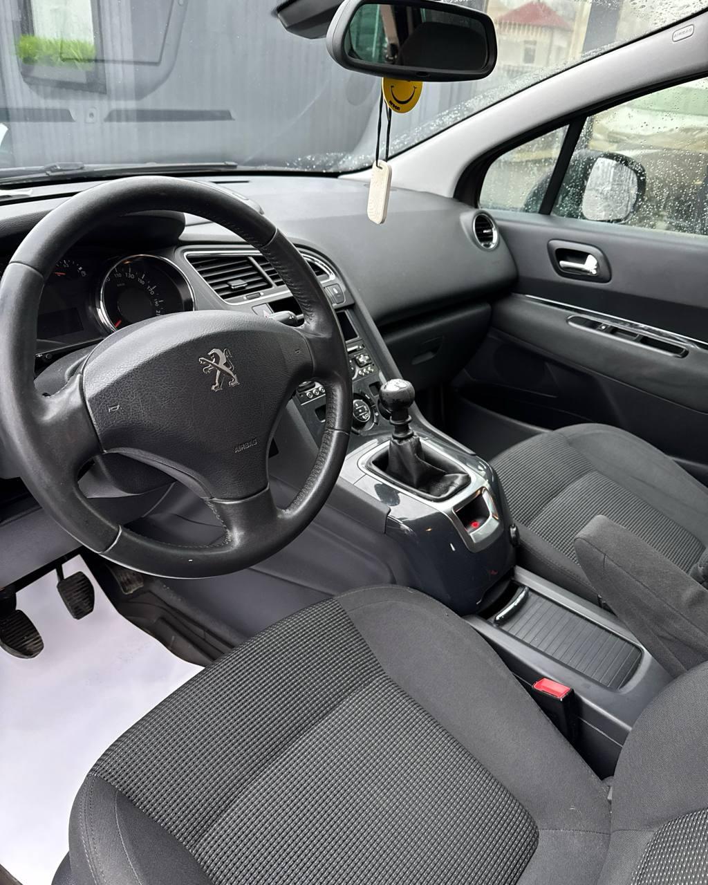 Peugeot 5008 I · Рестайлинг , 2014 г., механика, дизель - фото 10