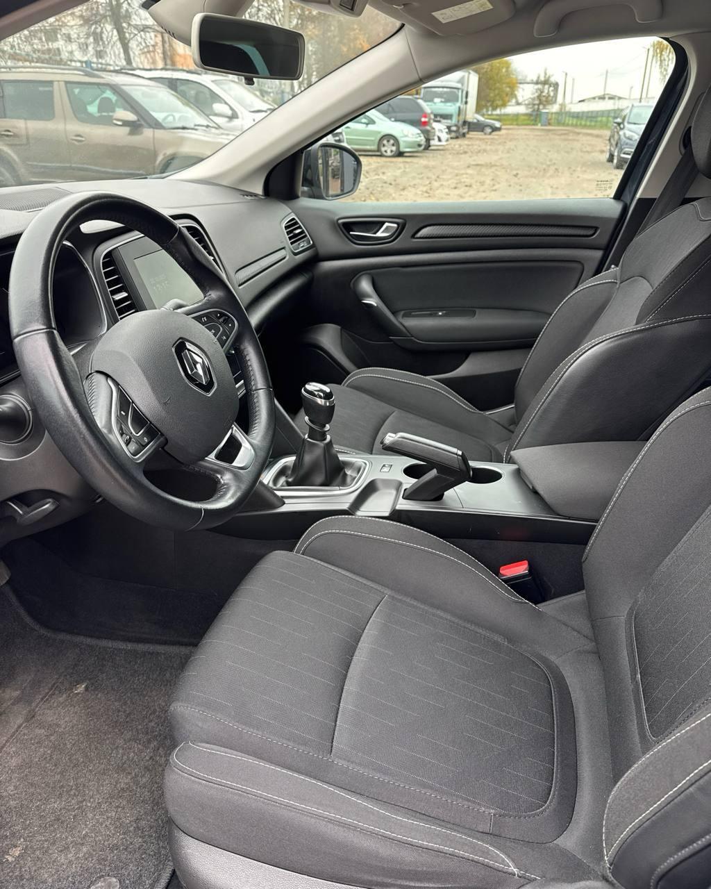 RENAULT MEGANE, 2018 г., механика, бензин - фото 9