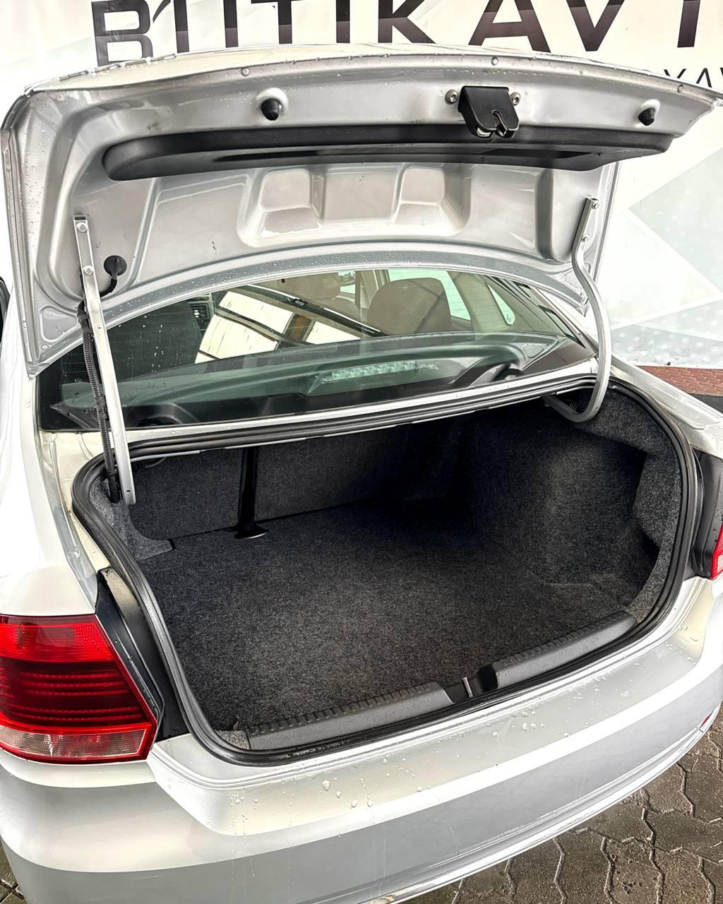 Volkswagen Polo Sedan I · Рестайлинг , 2017 г., робот, бензин - фото 14