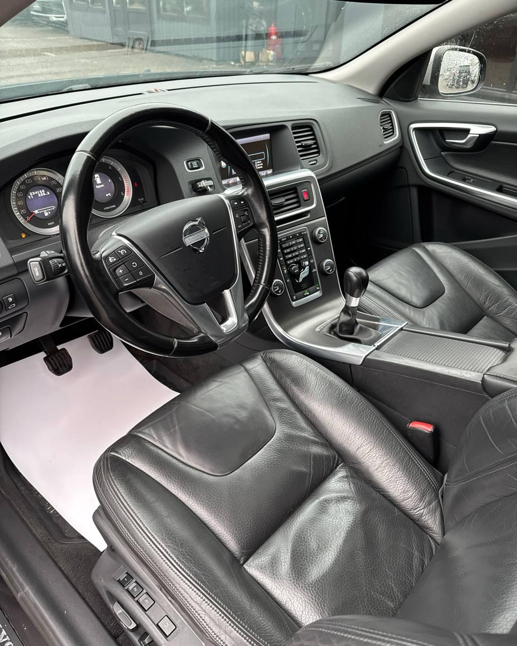 Volvo V60 I , 2011 г., механика, дизель - фото 10