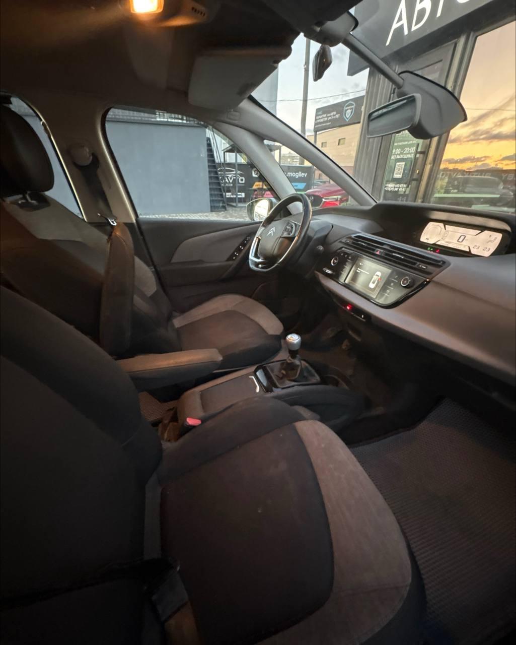 Citroen C4 Grand Picasso II · Рестайлинг , 2017 г., механика, дизель - фото 10