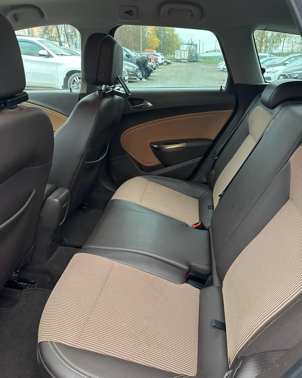 Opel Astra J , 2011 г., механика, дизель  - фото 12