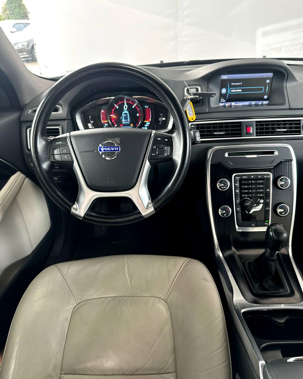 Volvo V70 III · Рестайлинг , 2013 г., механика, дизель - фото 15