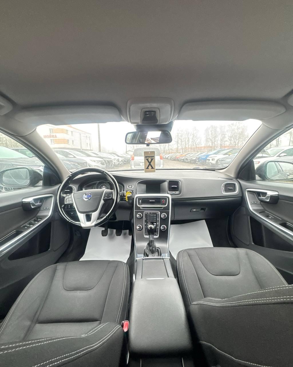 Volvo V60 I · Рестайлинг , 2013 г., механика, дизель - фото 9