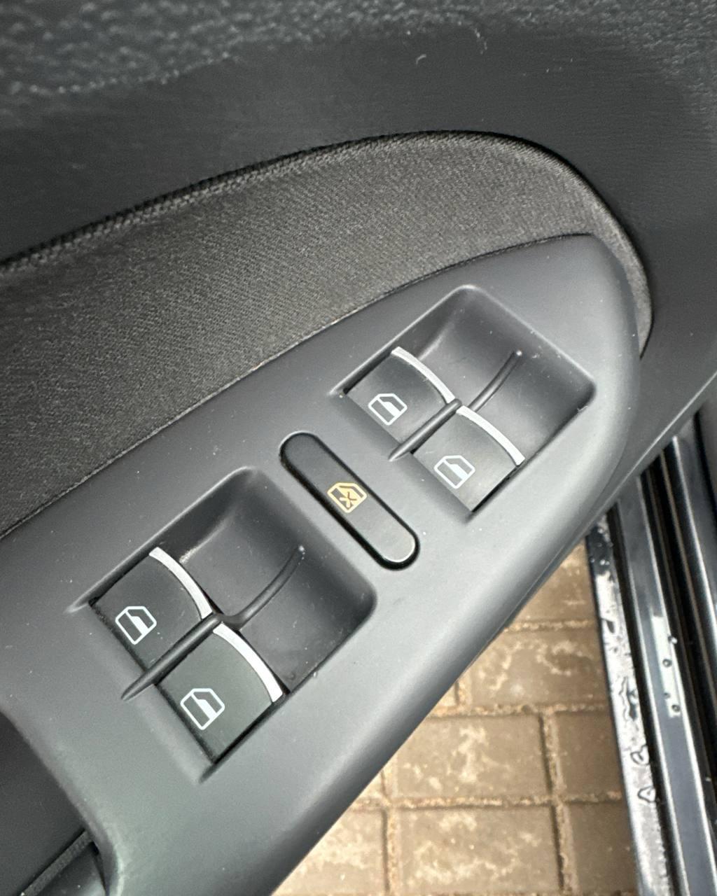 Volkswagen Touran I · 2-й рестайлинг , 2012 г., механика, дизель - фото 19