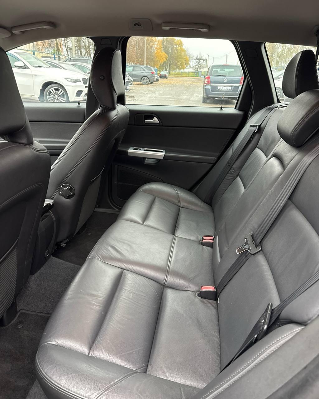 Volvo V50 I · 2-й рестайлинг , 2012 г., механика, дизель  - фото 13