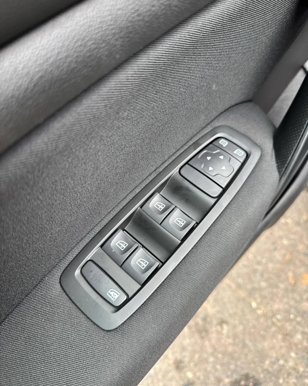 RENAULT MEGANE, 2018 г., механика, бензин - фото 17